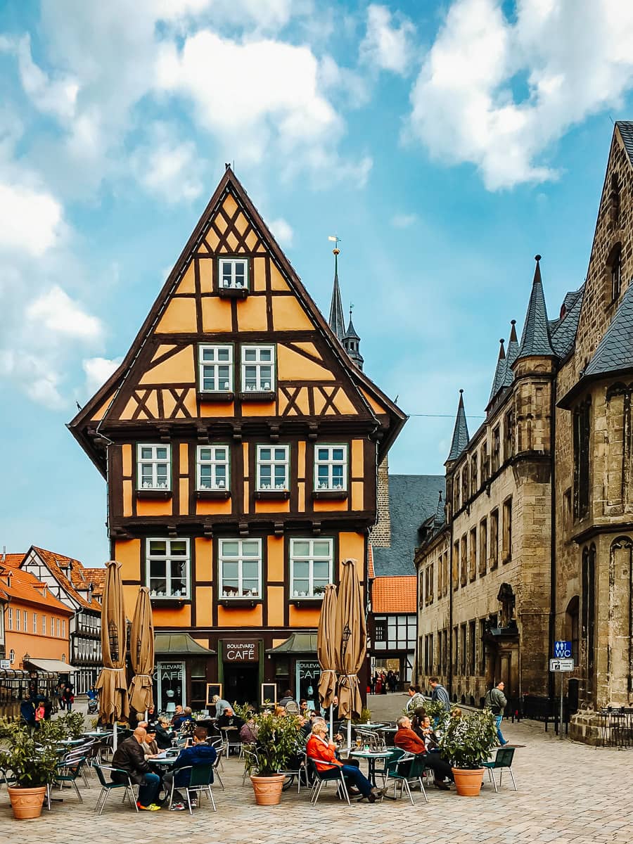 Café am Markt in der historischen Altstadt von Quedlinburg - Quedlinburg Sehenswürdigkeiten