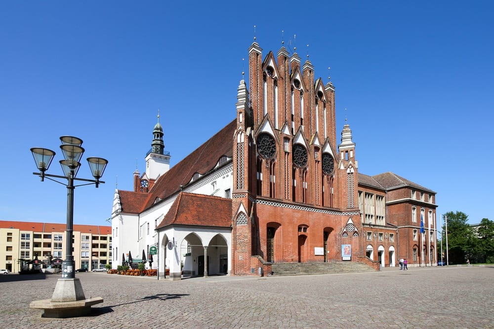 Das historische Rathaus in Frankfurt an der Oder - Schöne Städte in Brandenburg