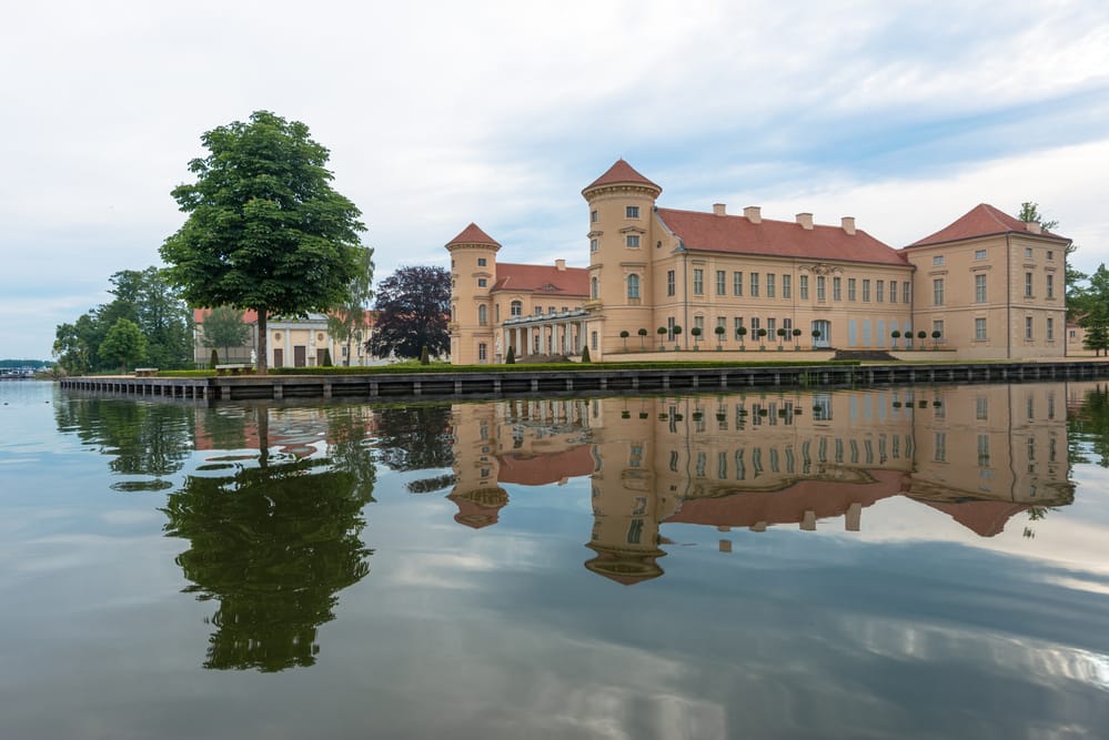 Das bekannte Schloss Rheinsberg - Schöne Städte Brandenburg
