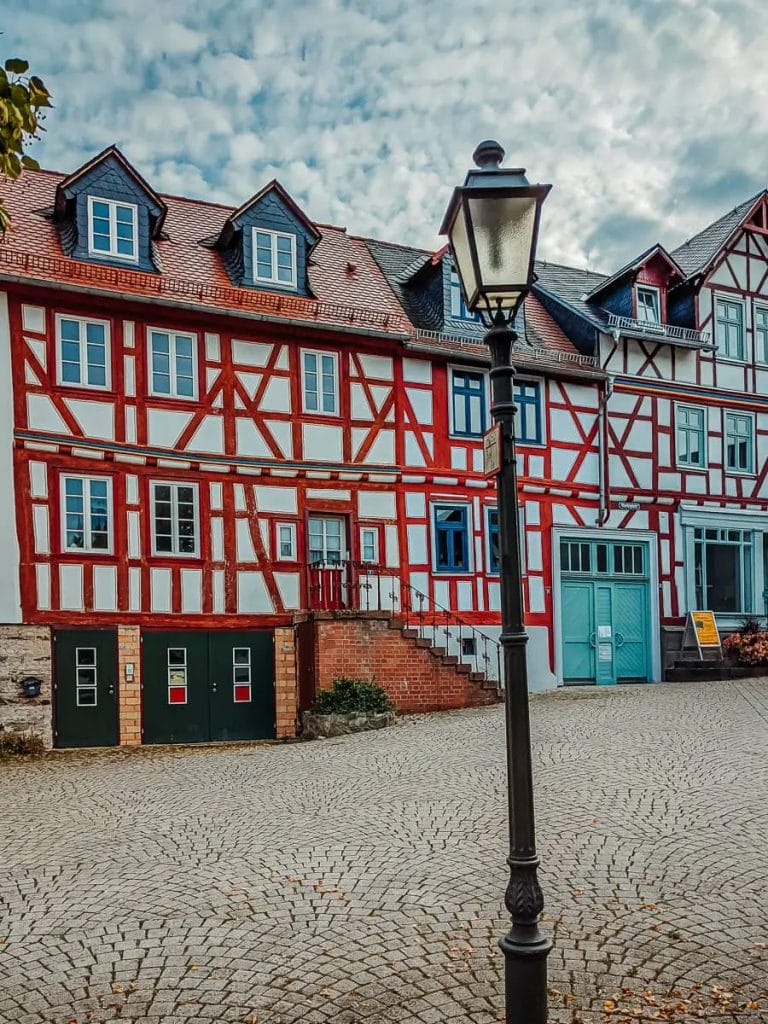 Hübsche Fachwerkhäuser am Marktplatz - Sehenswürdigkeiten in Idstein
