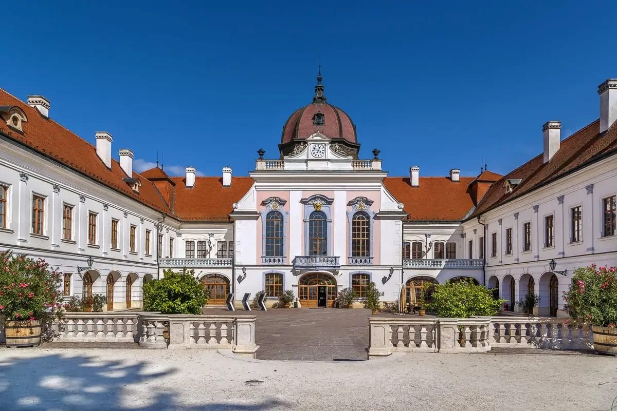 Schloss Gödöllő - Sehenswürdigkeiten in Ungarn
