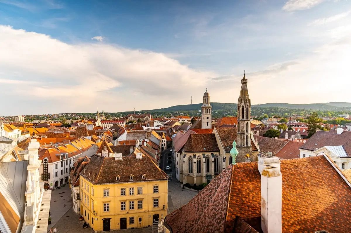 Blick auf die historische Altstadt von Sopron | Foto: @r3dsnake / Depositphotos.com