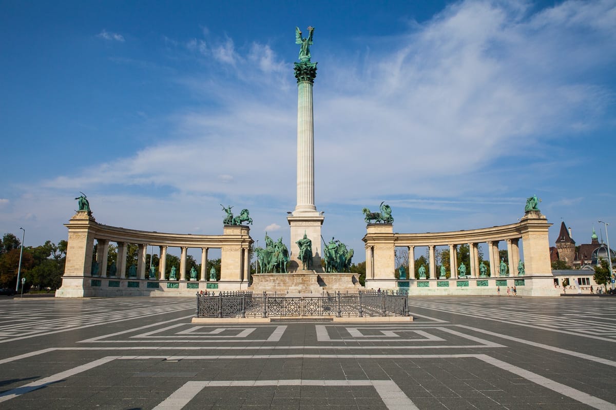 Der berühmte Heldenplatz in Budapest - Ungarn Sehenswürdigkeiten