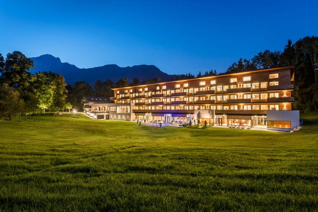 Eindrücke aus dem Klosterhof - Alpine Hideaway & Spa in Bayern - Außenansicht - Spa-Hotels für ein Wellnesswochenende für Paare