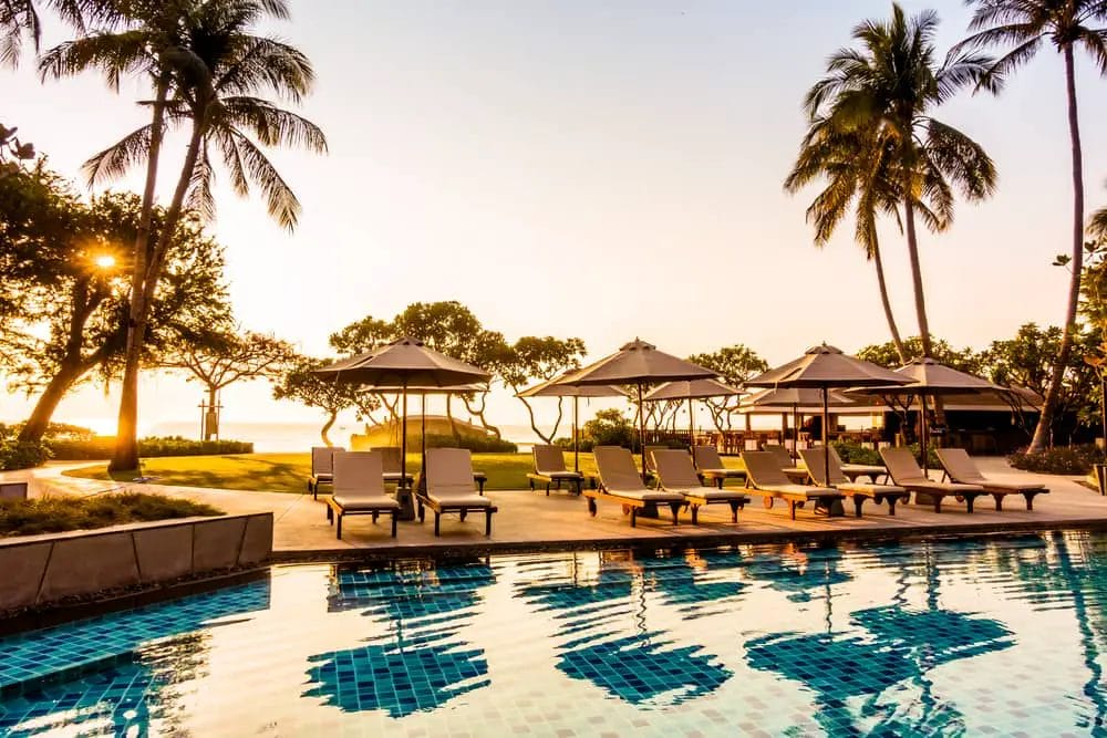 Relax at the pool in your hotel - Aruba vs Mexico