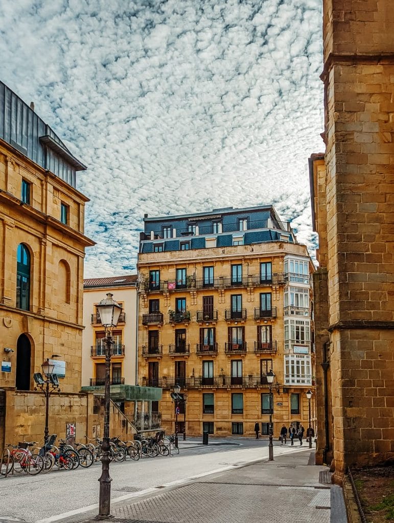 Eindrücke aus der Altstadt mit ihren schönen Gassen - San Sebastian Sehenswürdigkeiten