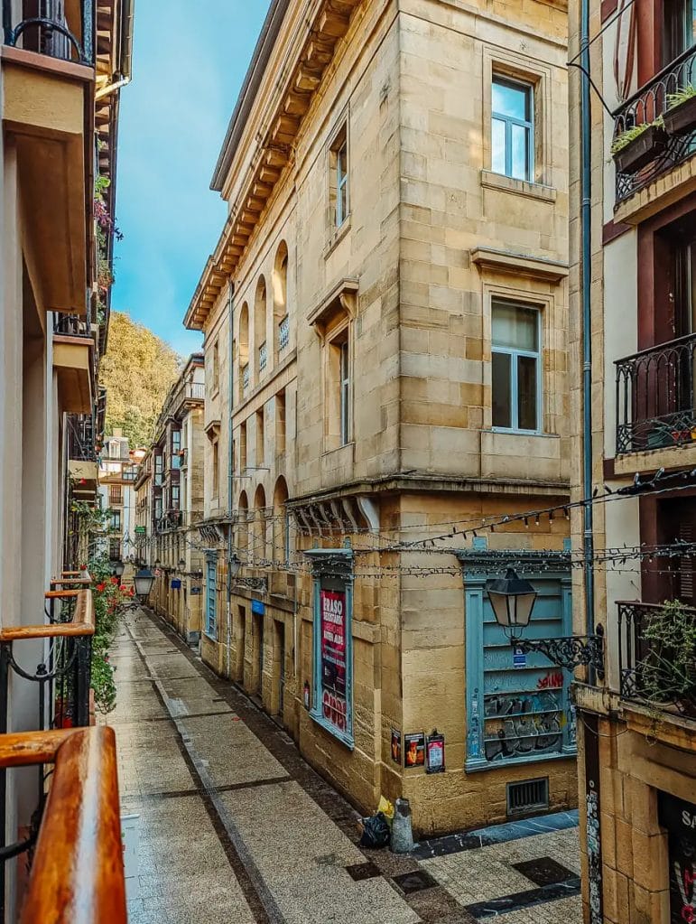 Eindrücke aus der Altstadt mit ihren schönen Gassen - San Sebastian Sehenswürdigkeiten
