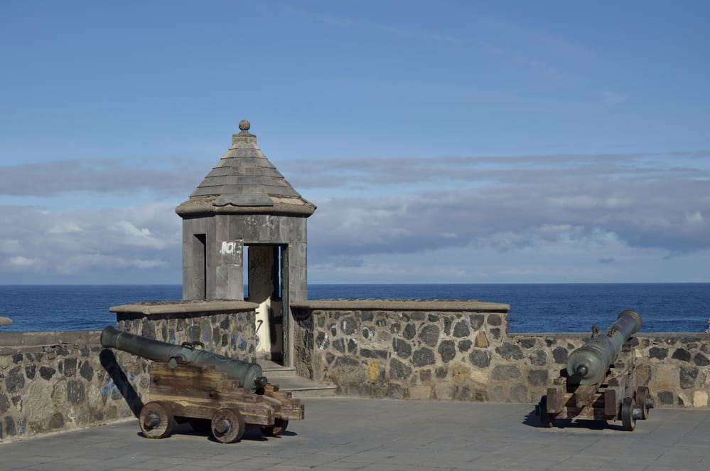 Canons and watchtower at the San Felipe castle  | Things to do in Puerto de la Cruz