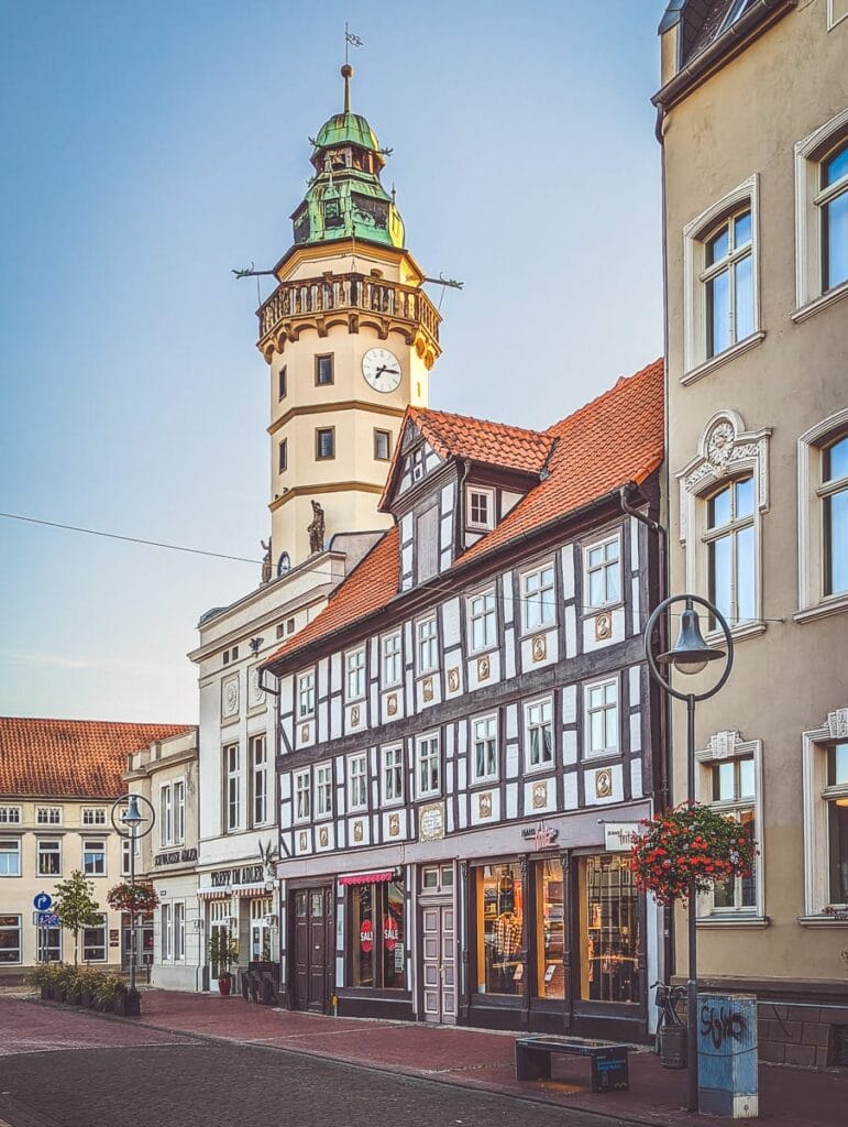 Das Neustädter Rathaus mit seinem markanten Turm  - Sehenswürdigkeiten in Salzwedel