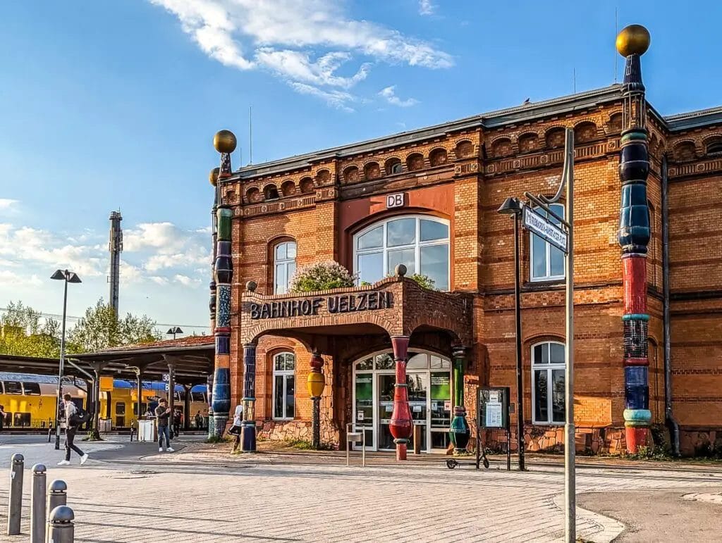 Der Hundertwasserbahnhof von Uelzen - Ausflugsziele Salzwedel