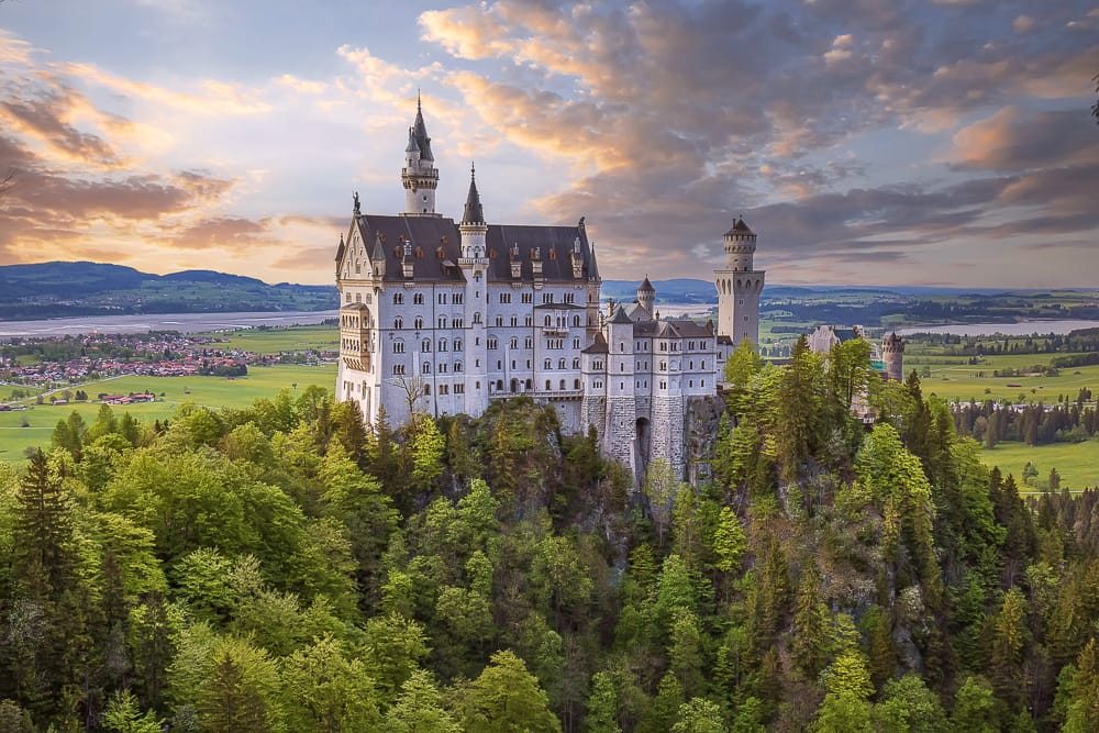 The enchanting castle Neuschwanstein - Activities Munich