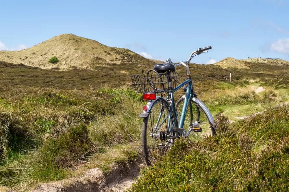 Eine Radtour über die Insel ist eine beliebte Aktivität die Sehenswürdigkeiten auf Norderney zu erkunden