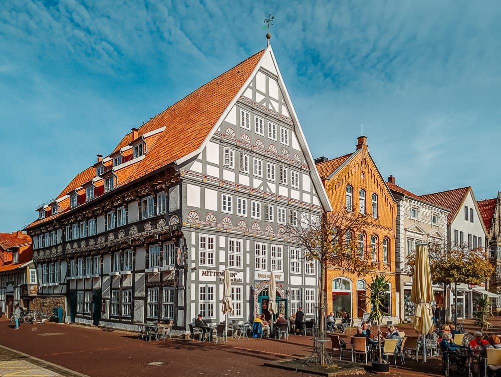 Zahlreiche Fachwerkhäuser und Cafes warten in Stadthagen auf dich - Stadthagen Sehenswürdigkeiten