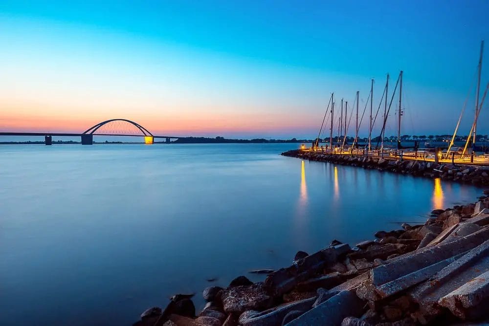 Fehmarn Sehenswürdigkeiten - Fehmarnsundbrücke im Abendlicht