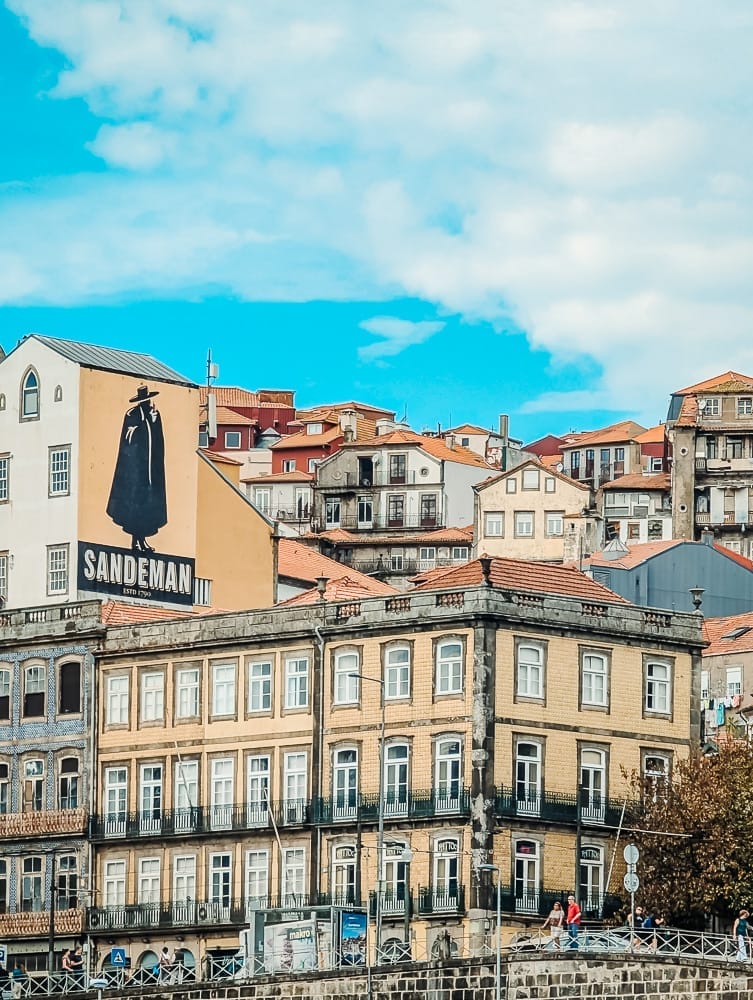 PORTO SEHENSWÜRDIGKEITEN: DIE TOP HIGHLIGHTS & INSIDER-TIPPS FÜR DEINEN STÄDTETRIP 25 PORTO SEHENSWÜRDIGKEITEN: DIE TOP HIGHLIGHTS & INSIDER-TIPPS FÜR DEINEN STÄDTETRIP 17