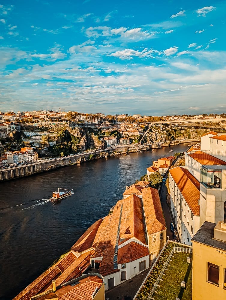 Malerischer Ausblick vom Mosteiro da Serra do Pilar