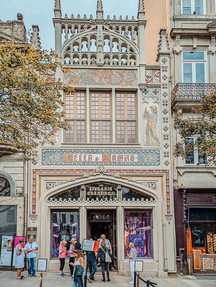 PORTO SEHENSWÜRDIGKEITEN: DIE TOP HIGHLIGHTS & INSIDER-TIPPS FÜR DEINEN STÄDTETRIP 19 PORTO SEHENSWÜRDIGKEITEN: DIE TOP HIGHLIGHTS & INSIDER-TIPPS FÜR DEINEN STÄDTETRIP 15