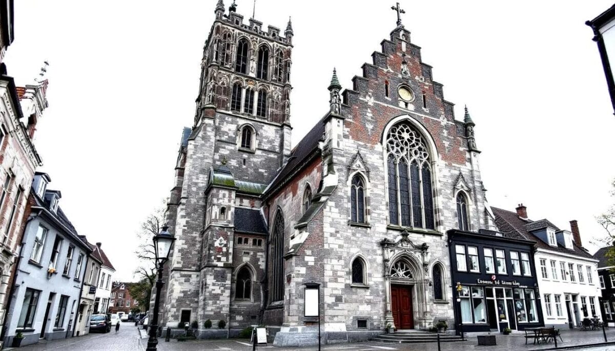 Eusebiuskirche in Arnheim, ein bedeutendes Wahrzeichen der Stadt. Arnheim Sehenswürdigkeiten